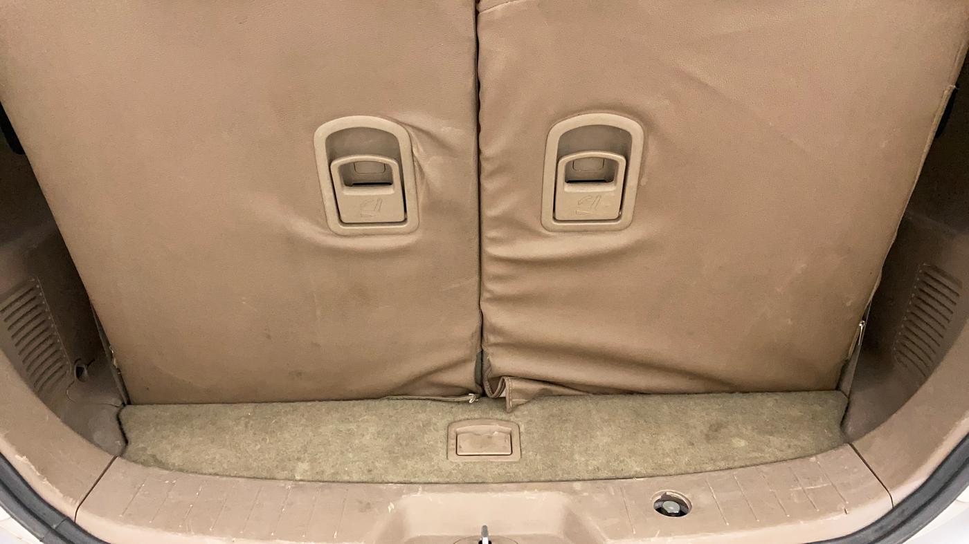 2015 Mahindra XUV500 W4, Diesel, Manual, 85,619 km, Boot Inside