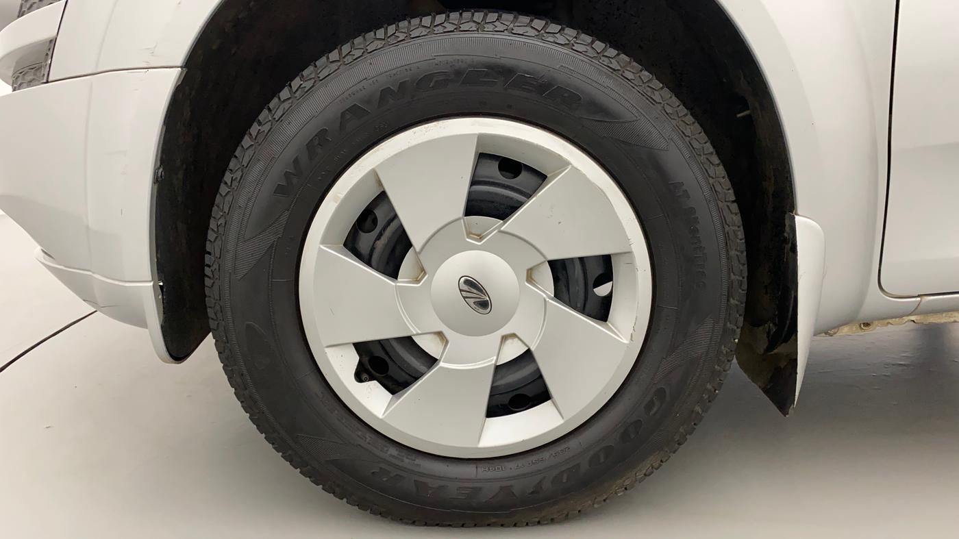 2015 Mahindra XUV500 W4, Diesel, Manual, 85,619 km, Left Front Wheel