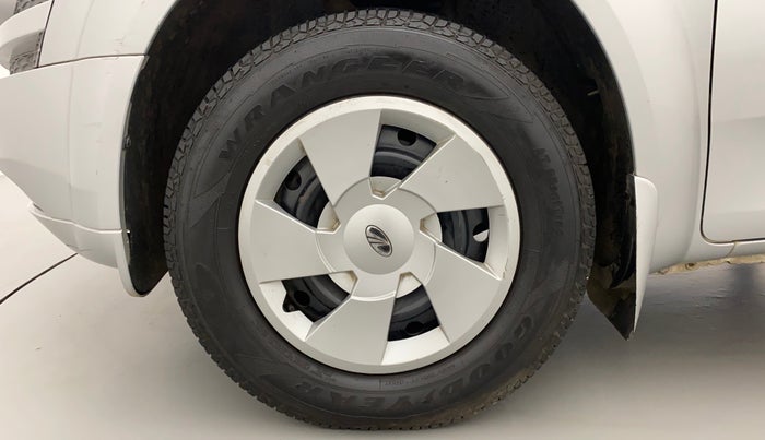 2015 Mahindra XUV500 W4, Diesel, Manual, 85,619 km, Left Front Wheel