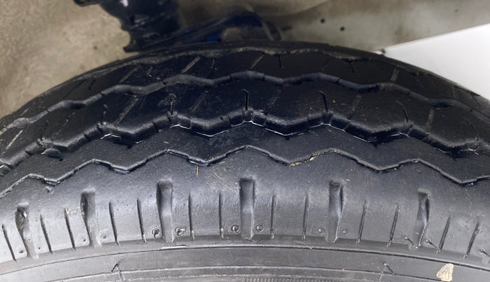 2021 Maruti Eeco 5 STR WITH AC PLUSHTR, Petrol, Manual, 5,080 km, Right Front Tyre Tread