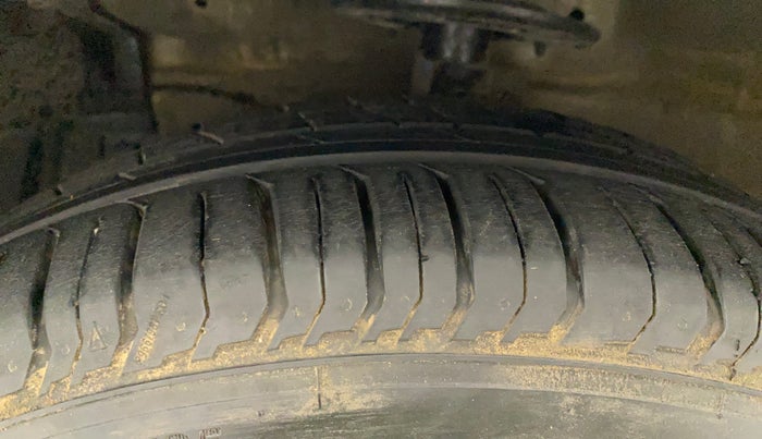 2015 Maruti Ciaz VXI+, Petrol, Manual, 45,735 km, Left Front Tyre Tread