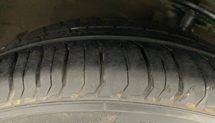 2015 Maruti Ciaz VXI+, Petrol, Manual, 45,735 km, Right Front Tyre Tread