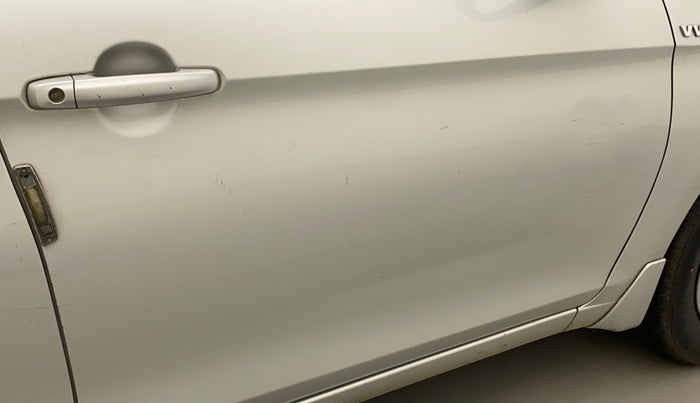 2015 Maruti Ciaz VXI+, Petrol, Manual, 45,735 km, Driver-side door - Slightly dented