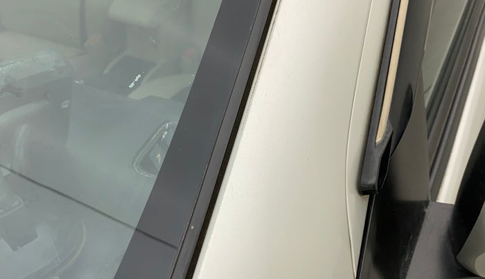 2015 Maruti Ciaz VXI+, Petrol, Manual, 45,735 km, Left A pillar - Paint is slightly faded
