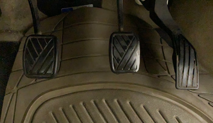 2015 Maruti Ciaz VXI+, Petrol, Manual, 45,735 km, Pedals