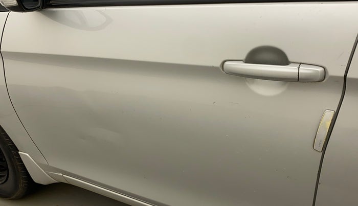 2015 Maruti Ciaz VXI+, Petrol, Manual, 45,735 km, Front passenger door - Minor scratches