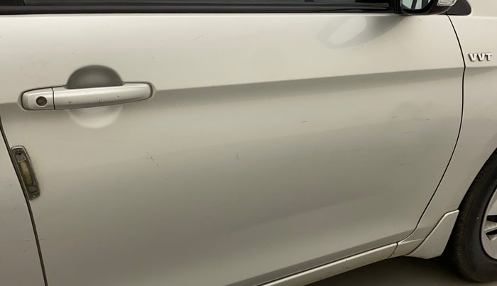2015 Maruti Ciaz VXI+, Petrol, Manual, 45,735 km, Driver-side door - Minor scratches