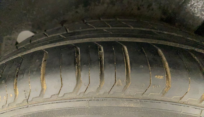 2015 Maruti Ciaz VXI+, Petrol, Manual, 45,735 km, Left Rear Tyre Tread