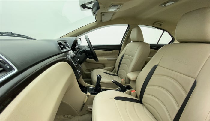 2015 Maruti Ciaz VXI+, Petrol, Manual, 45,735 km, Right Side Front Door Cabin