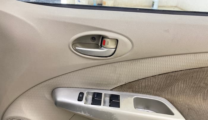 2015 Toyota Etios Liva V, Petrol, Manual, 1,37,233 km, Driver Side Door Panels Control