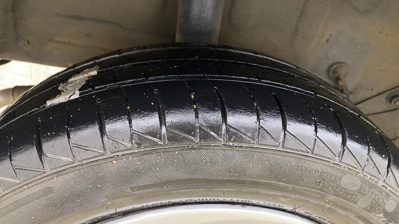2015 Toyota Etios Liva V, Petrol, Manual, 1,37,340 km, Right Rear Tyre Tread