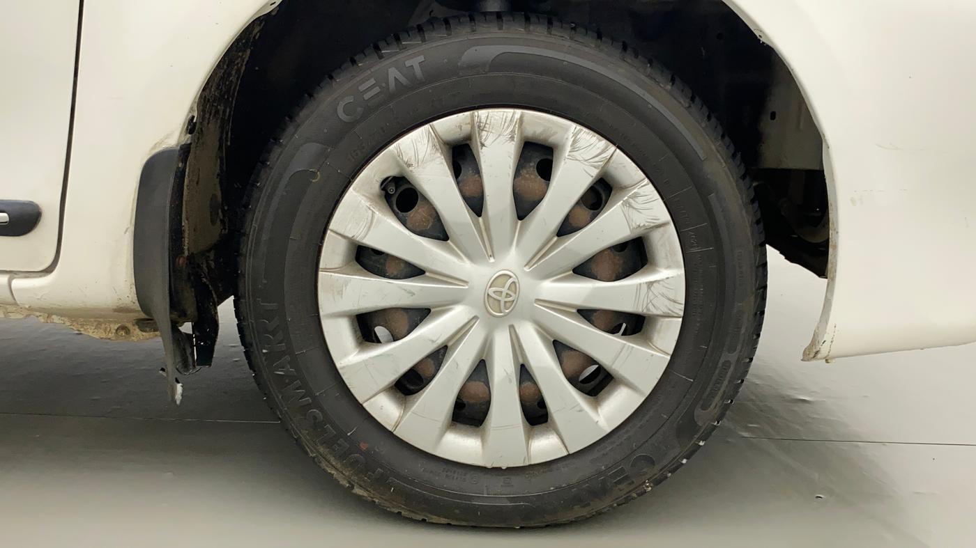 2013 Toyota Etios Liva G, CNG, Manual, 40,794 km, Right Front Wheel