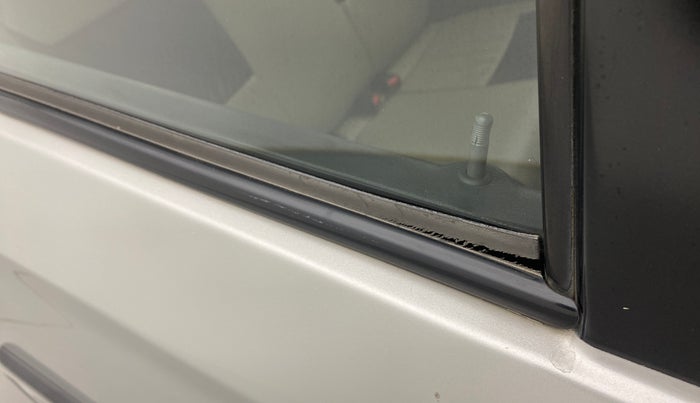 2016 Maruti Alto K10 VXI, Petrol, Manual, 89,128 km, Right rear door - Weather strip has minor damage