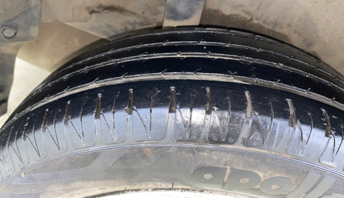 2013 Honda City 1.5L I-VTEC S MT, Petrol, Manual, 1,14,563 km, Right Rear Tyre Tread