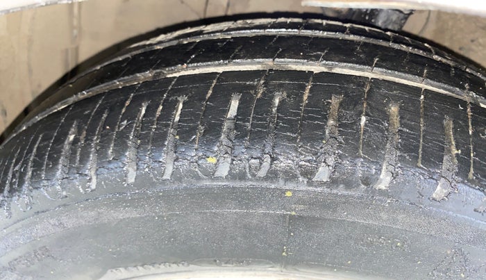 2013 Honda City 1.5L I-VTEC S MT, Petrol, Manual, 1,14,563 km, Left Front Tyre Tread