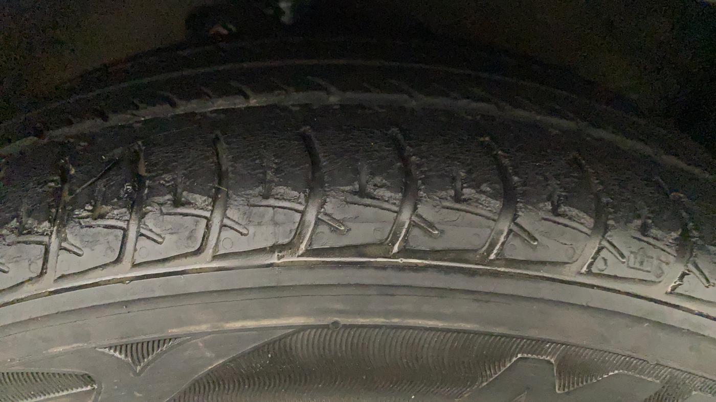 2015 Maruti Celerio VXI CNG, CNG, Manual, 83,704 km, Right Front Tyre Tread