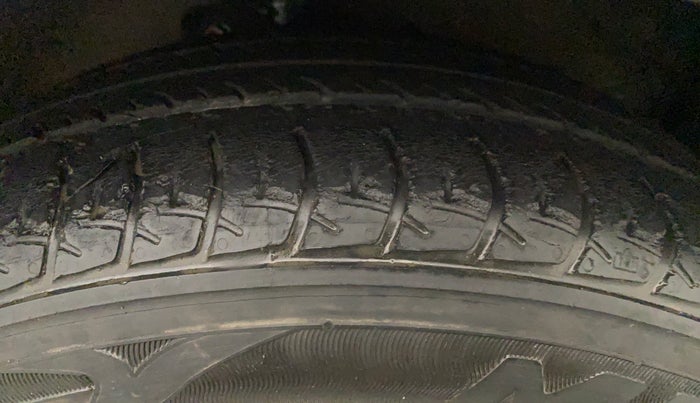2015 Maruti Celerio VXI CNG, CNG, Manual, 83,704 km, Right Front Tyre Tread