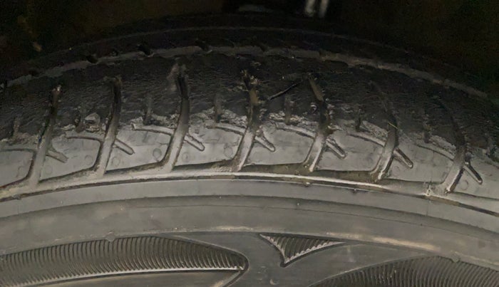 2015 Maruti Celerio VXI CNG, CNG, Manual, 83,704 km, Right Rear Tyre Tread