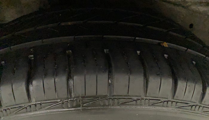 2015 Maruti Celerio VXI CNG, CNG, Manual, 83,704 km, Left Front Tyre Tread