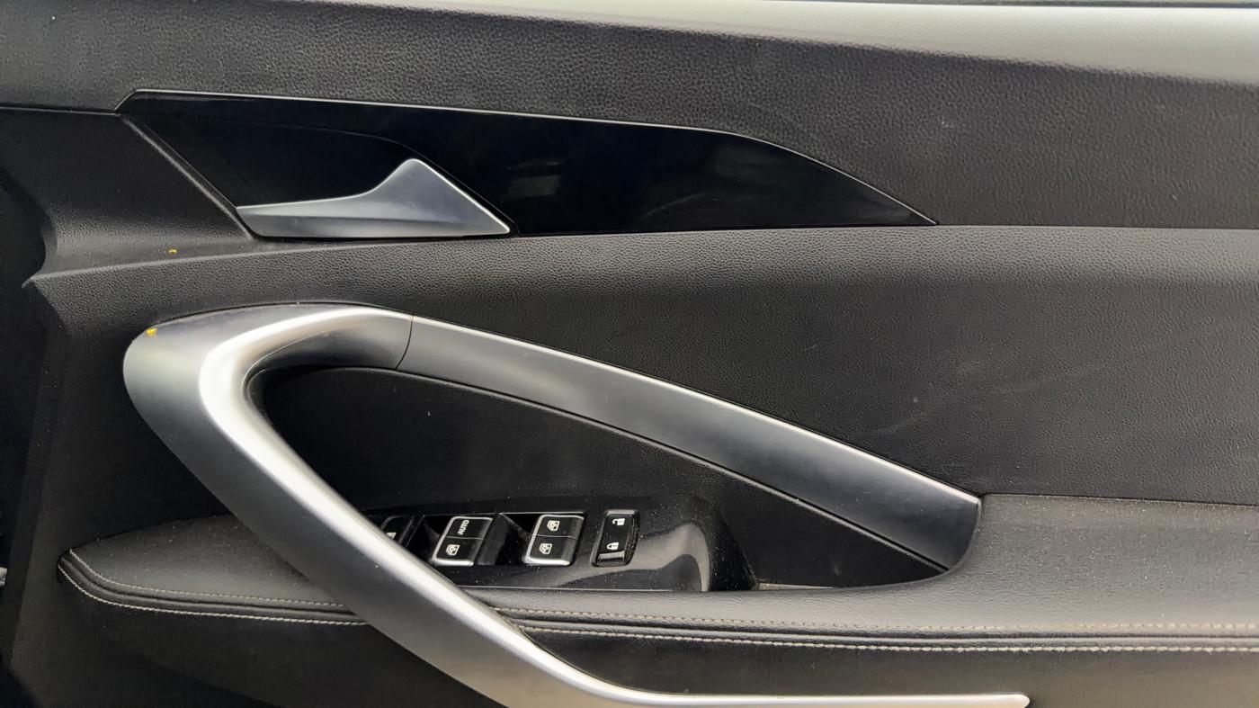 2020 MG HECTOR SHARP 1.5 DCT PETROL, Petrol, Automatic, 40,972 km, Driver Side Door Panels Control