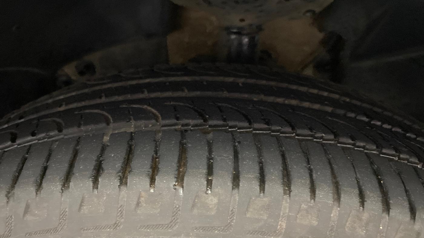 2018 Renault Captur RXE DIESEL, Diesel, Manual, 1,23,860 km, Left Front Tyre Tread