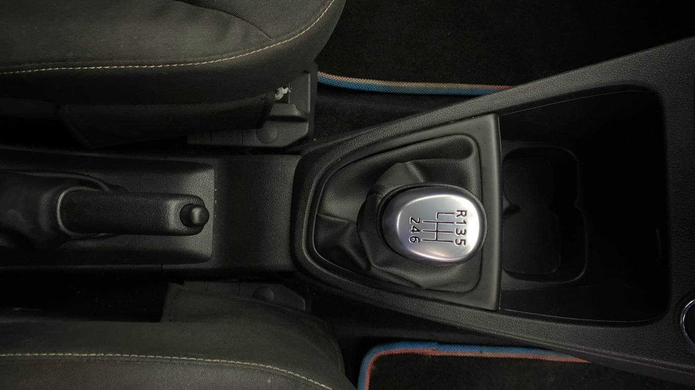 2018 Renault Captur RXE DIESEL, Diesel, Manual, 1,23,860 km, Gear Lever
