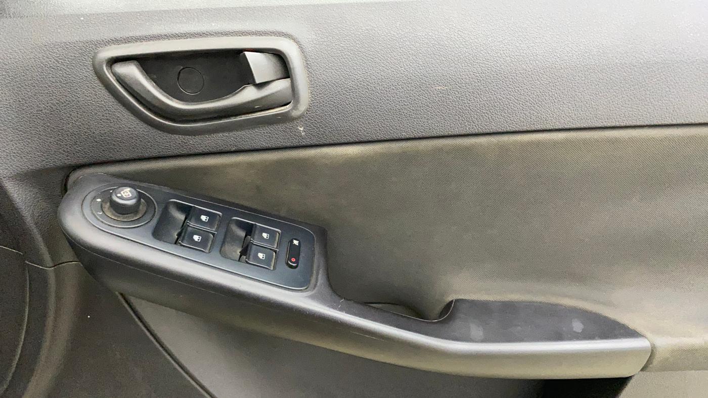 2016 Tata Zest XM PETROL, Petrol, Manual, 60,688 km, Driver Side Door Panels Control