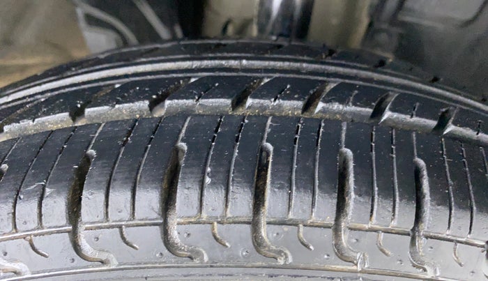 2019 Renault Kwid RXL, Petrol, Manual, 25,998 km, Right Front Tyre Tread