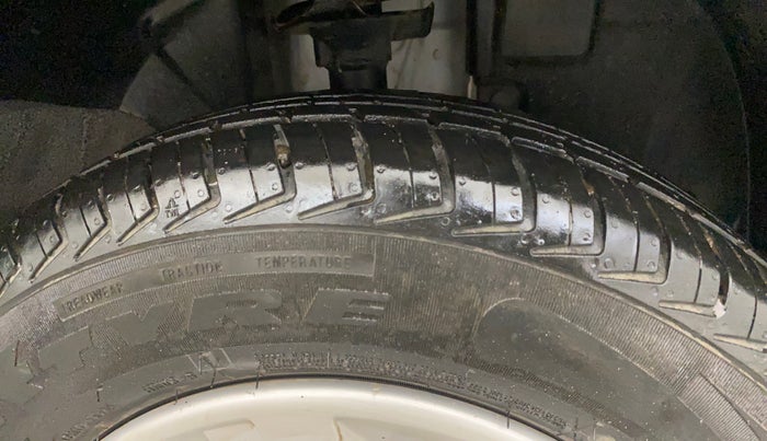 2016 Renault Kwid RXT 0.8, CNG, Manual, 84,648 km, Right Front Tyre Tread