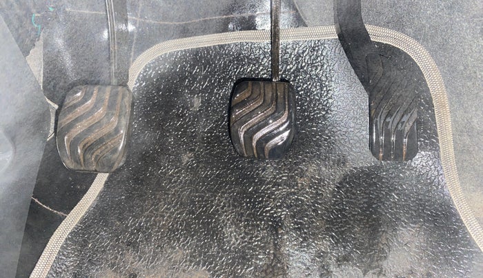 2016 Renault Kwid RXT 0.8, CNG, Manual, 84,648 km, Pedals