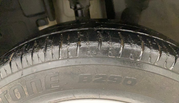 2016 Renault Kwid RXT 0.8, CNG, Manual, 84,648 km, Left Front Tyre Tread