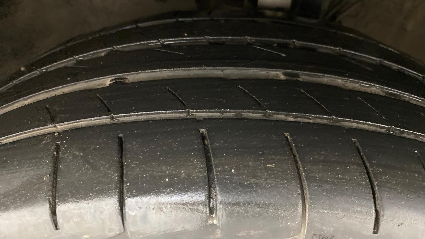 2016 Volkswagen Vento HIGHLINE TDI AT, Diesel, Automatic, 90,271 km, Left Front Tyre Tread