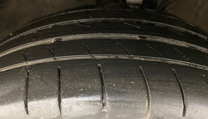2016 Volkswagen Vento HIGHLINE TDI AT, Diesel, Automatic, 90,271 km, Left Front Tyre Tread