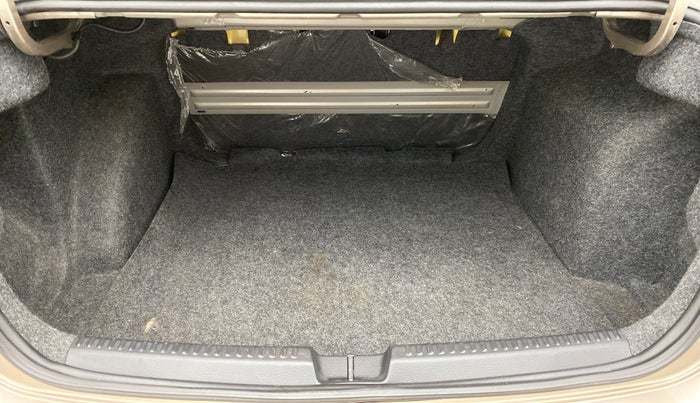 2016 Volkswagen Vento HIGHLINE TDI AT, Diesel, Automatic, 90,271 km, Boot Inside