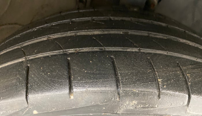 2016 Volkswagen Vento HIGHLINE TDI AT, Diesel, Automatic, 90,271 km, Right Front Tyre Tread