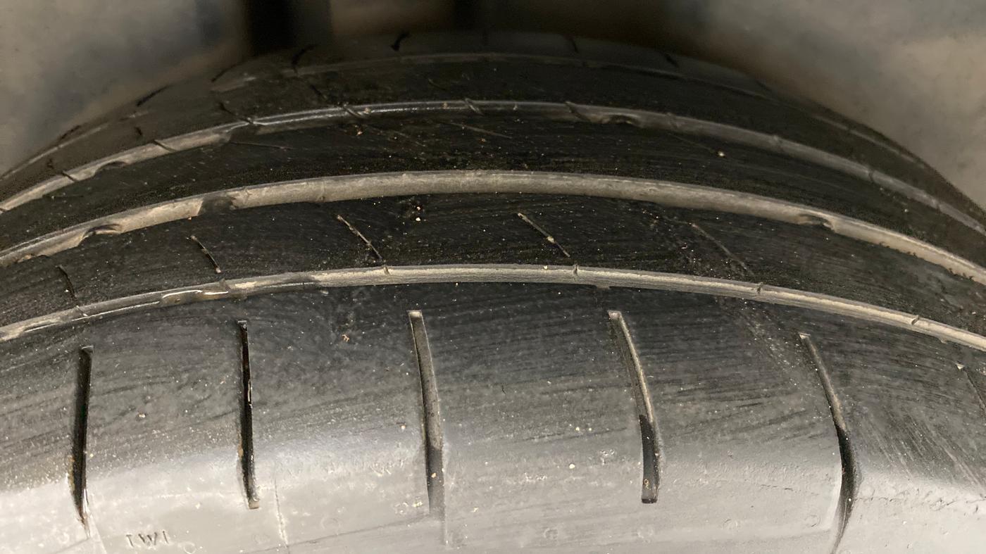 2016 Volkswagen Vento HIGHLINE TDI AT, Diesel, Automatic, 90,271 km, Right Rear Tyre Tread