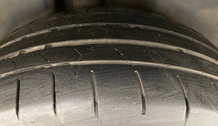 2016 Volkswagen Vento HIGHLINE TDI AT, Diesel, Automatic, 90,271 km, Right Rear Tyre Tread