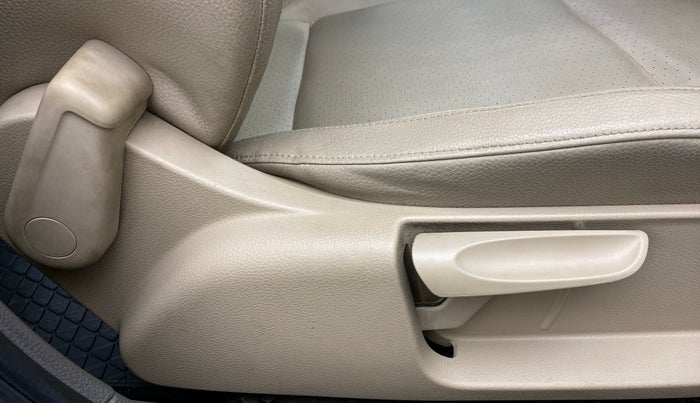 2016 Volkswagen Vento HIGHLINE TDI AT, Diesel, Automatic, 90,271 km, Driver Side Adjustment Panel