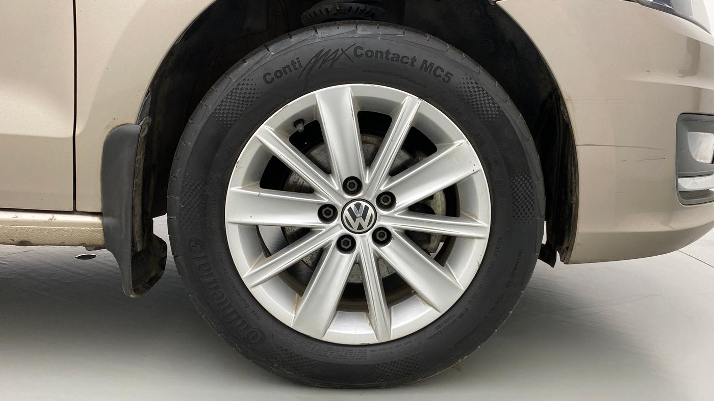 2016 Volkswagen Vento HIGHLINE TDI AT, Diesel, Automatic, 90,271 km, Right Front Wheel