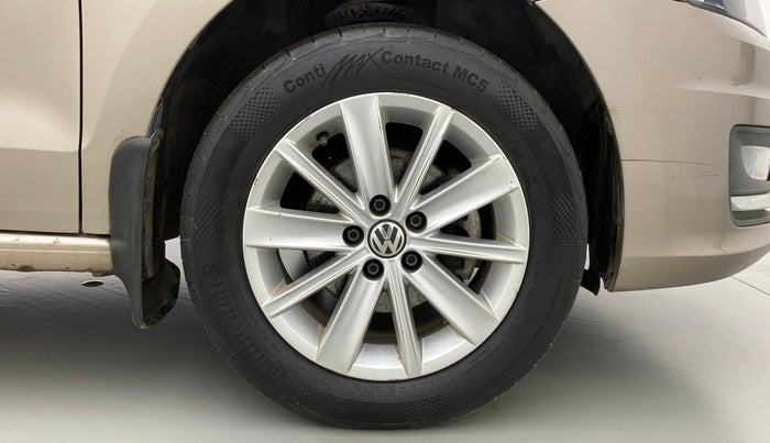 2016 Volkswagen Vento HIGHLINE TDI AT, Diesel, Automatic, 90,271 km, Right Front Wheel