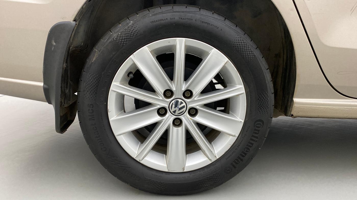 2016 Volkswagen Vento HIGHLINE TDI AT, Diesel, Automatic, 90,271 km, Right Rear Wheel