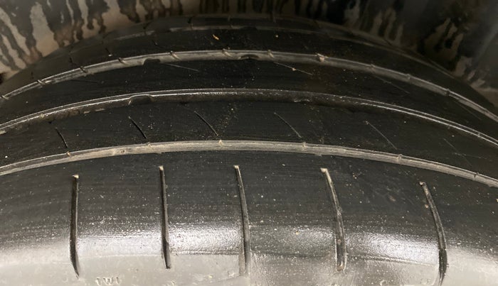2016 Volkswagen Vento HIGHLINE TDI AT, Diesel, Automatic, 90,271 km, Left Rear Tyre Tread