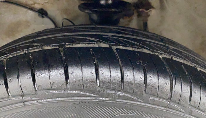 2019 Maruti Alto VXI, Petrol, Manual, 51,627 km, Left Front Tyre Tread
