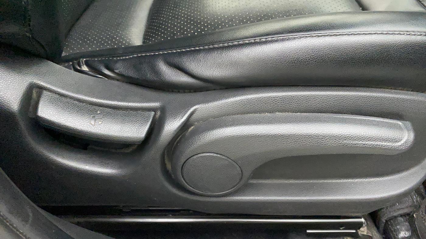 2019 Hyundai Elite i20 ASTA 1.2 (O), Petrol, Manual, 42,911 km, Driver Side Adjustment Panel