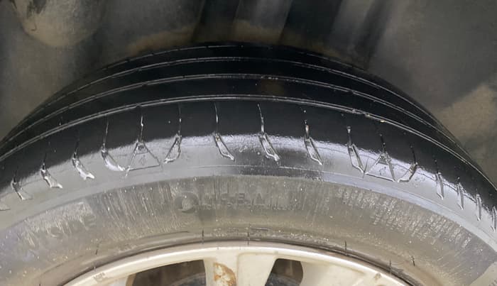2014 Volkswagen Polo HIGHLINE1.2L, Petrol, Manual, 75,764 km, Right Rear Tyre Tread