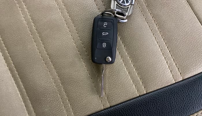 2014 Volkswagen Polo HIGHLINE1.2L, Petrol, Manual, 75,764 km, Key Close Up