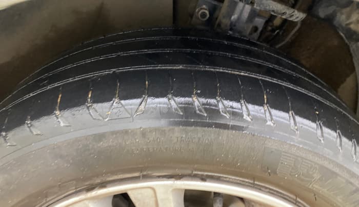 2014 Volkswagen Polo HIGHLINE1.2L, Petrol, Manual, 75,764 km, Left Front Tyre Tread