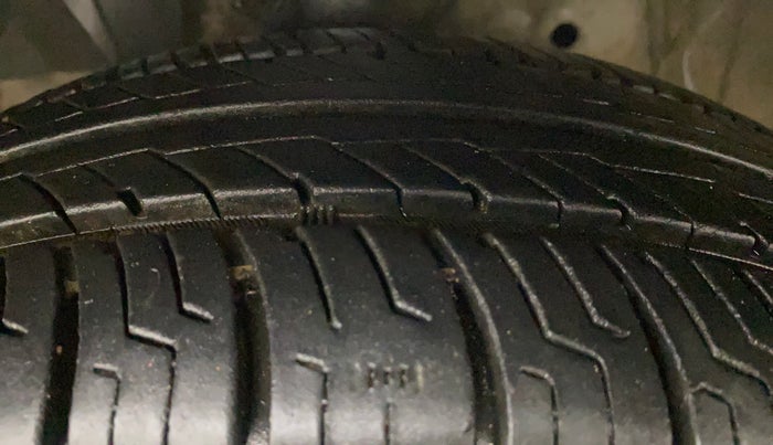 2015 Honda Jazz 1.2L I-VTEC S, Petrol, Manual, 1,02,306 km, Left Front Tyre Tread