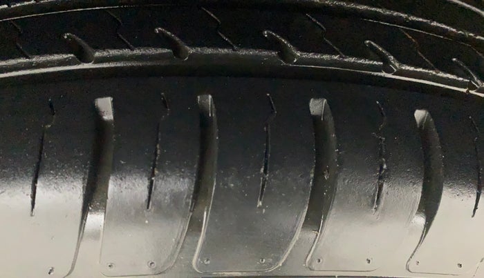 2021 Maruti Swift VXI, Petrol, Manual, 9,346 km, Left Front Tyre Tread