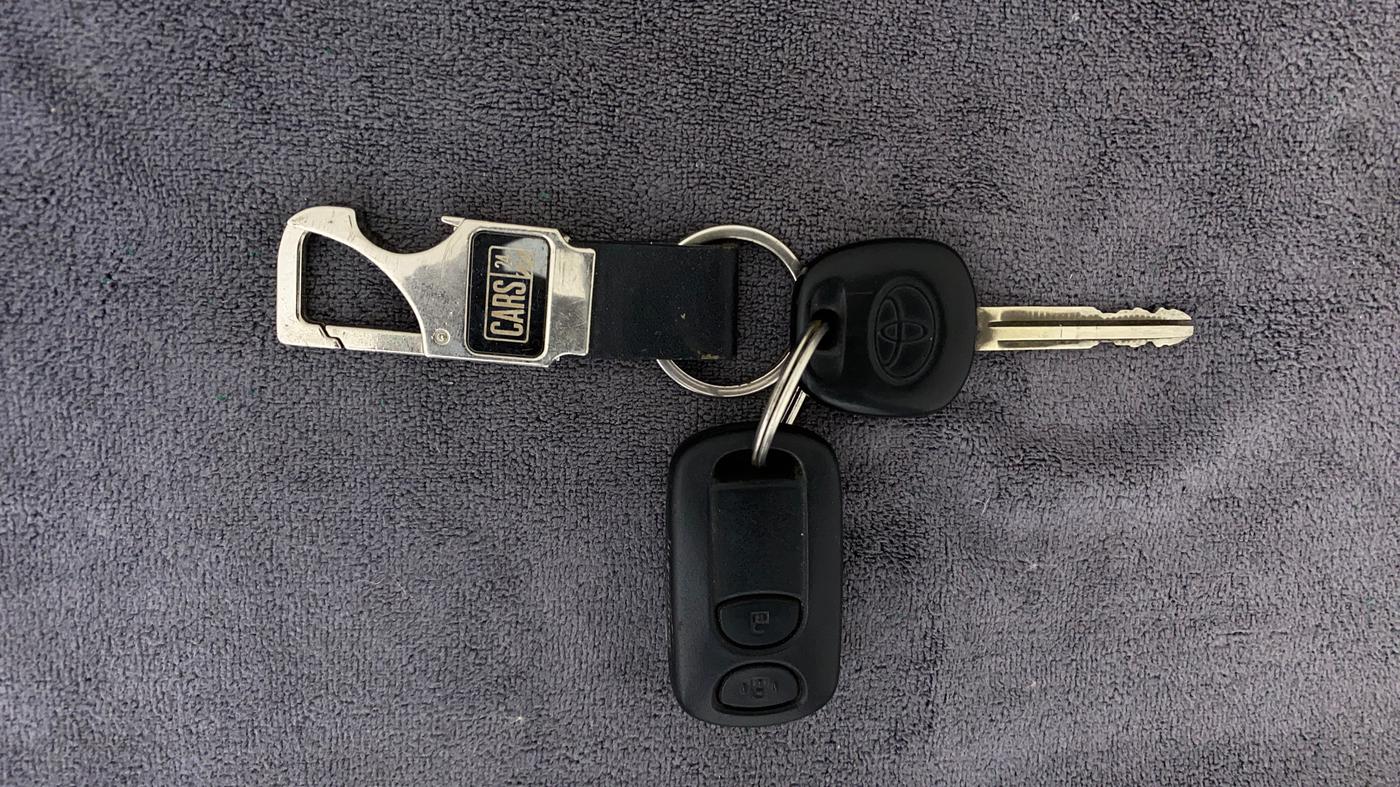 2011 Toyota Etios G, Petrol, Manual, 75,091 km, Key Close Up